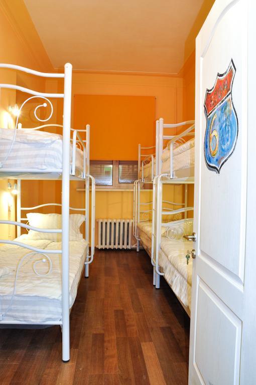 Garis Factory Hostel Kiev Phòng bức ảnh